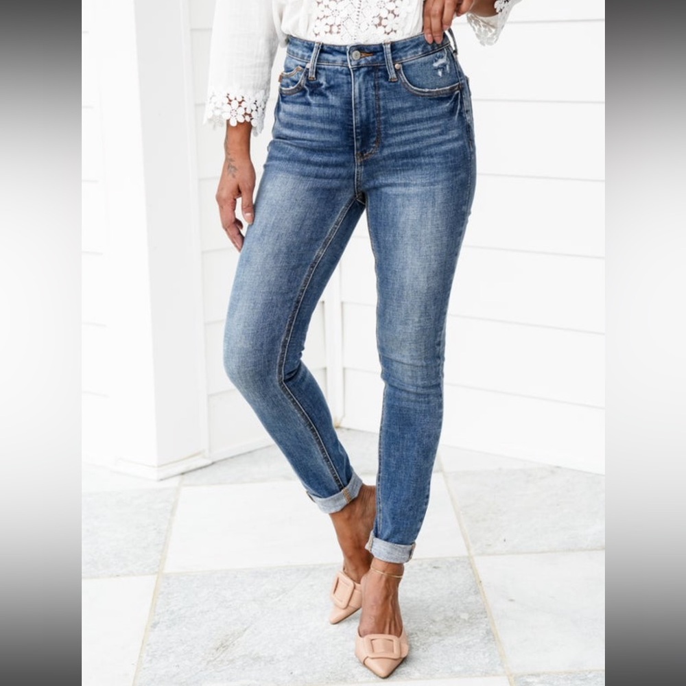 NWOT Judy Blue Medium Wash Tummy Control Jeans